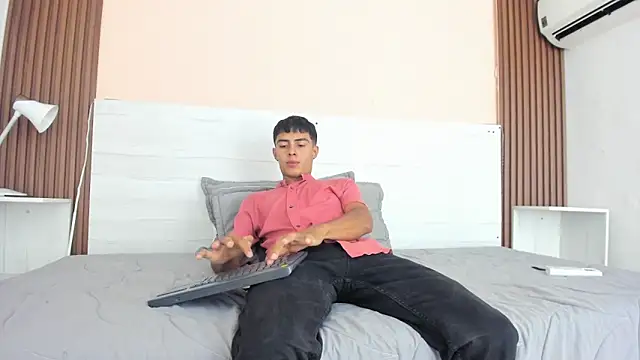 Snapshot of Bruno_fox chatting on July 2026 08:07:02 PM Bruno fox online show from July 2026 08:07:02 PM