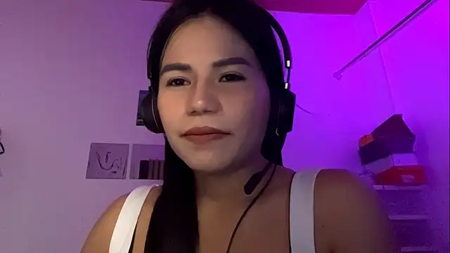 Snapshot of MartiCalvaruso chatting on June 2026 08:34:02 AM MartiCalvaruso online show from June 2026 08:34:02 AM