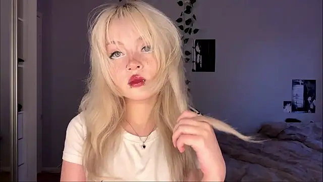 Snapshot of Velvets_Vixens01 chatting on June 2026 05:45:01 PM Velvets Vixens01 online show from June 2026 05:45:01 PM