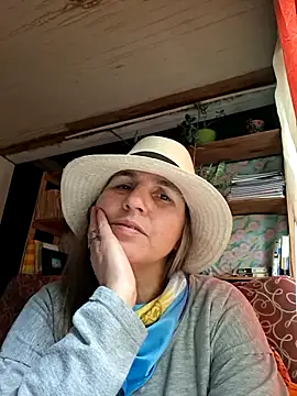 Snapshot of Almaradiante chatting on July 2026 06:02:02 PM Almaradiante online show from July 2026 06:02:02 PM