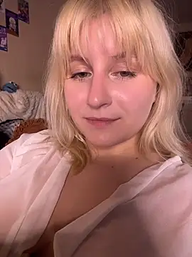 Snapshot of LazyFlora chatting on June 2026 01:32:01 AM LazyFlora online show from June 2026 01:32:01 AM