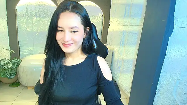 Snapshot of Aleja_r_ chatting on July 2026 07:50:01 PM Aleja r online show from July 2026 07:50:01 PM