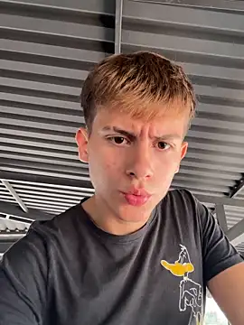 Snapshot of Evaan_Hot chatting on June 2026 04:33:01 PM Evaan Hot online show from June 2026 04:33:01 PM