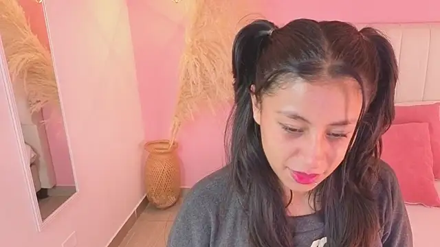 Snapshot of valeria__torres chatting on June 2026 11:14:01 AM valeria torres online show from June 2026 11:14:01 AM