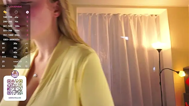 Snapshot of KatherineBergamine chatting on June 2026 02:04:01 PM KatherineBergamine online show from June 2026 02:04:01 PM