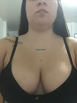 DulceCerezita online show from June 2026 04:32:02 AM