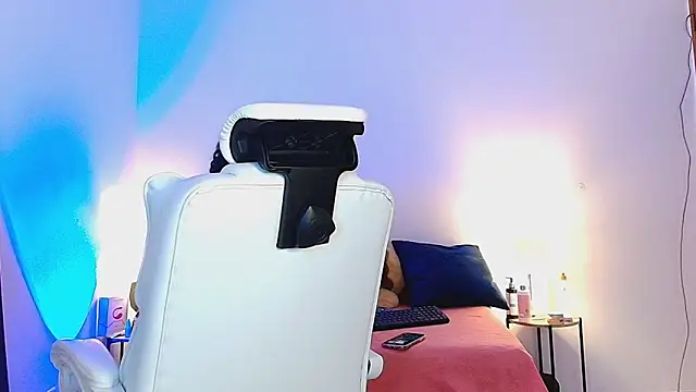 Isabella Sophia19 online show from June 2026 12:28:02 AM