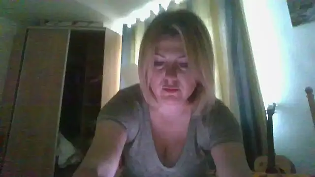 Snapshot of ElenaLove888 chatting on June 2026 07:32:01 AM ElenaLove888 online show from June 2026 07:32:01 AM