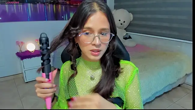 Snapshot of kumikoxxx chatting on June 2026 06:49:01 AM kumikoxxx online show from June 2026 06:49:01 AM