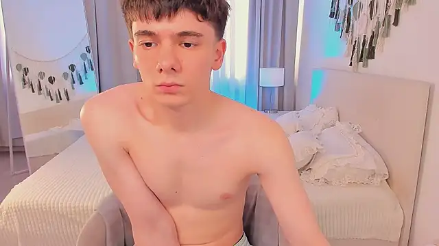 Snapshot of Ethan_Crowe chatting on June 2026 03:45:01 PM Ethan Crowe online show from June 2026 03:45:01 PM