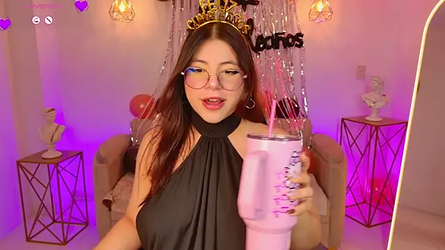 MilaCravee online show from July 2026 03:43:01 PM