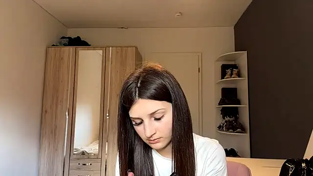 Snapshot of SpanishRooter chatting on June 2026 05:37:01 PM SpanishRooter online show from June 2026 05:37:01 PM
