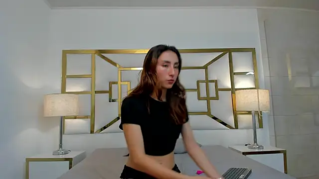 Snapshot of VivieneLuxe chatting on July 2026 03:44:01 AM VivieneLuxe online show from July 2026 03:44:01 AM