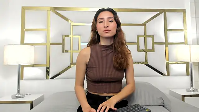 Snapshot of VivieneLuxe chatting on July 2026 04:09:01 AM VivieneLuxe online show from July 2026 04:09:01 AM