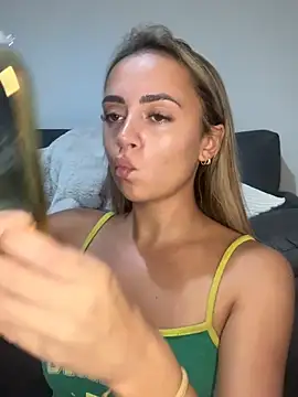 Snapshot of Harrietbronzex chatting on August 2026 03:33:01 PM Harrietbronzex online show from August 2026 03:33:01 PM