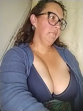 Snapshot of _Saraqueen-- chatting on July 2026 04:19:01 AM Saraqueen-- online show from July 2026 04:19:01 AM