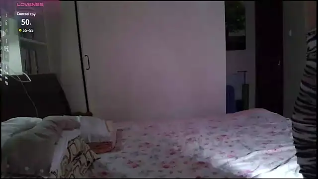 Snapshot of Daisy-B3 chatting on June 2026 08:50:02 PM Daisy-B3 online show from June 2026 08:50:02 PM