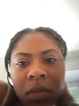 Snapshot of la_manzana chatting on June 2026 12:18:02 PM la manzana online show from June 2026 12:18:02 PM