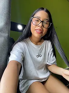 Juliii 22 online show from July 2026 08:52:01 PM