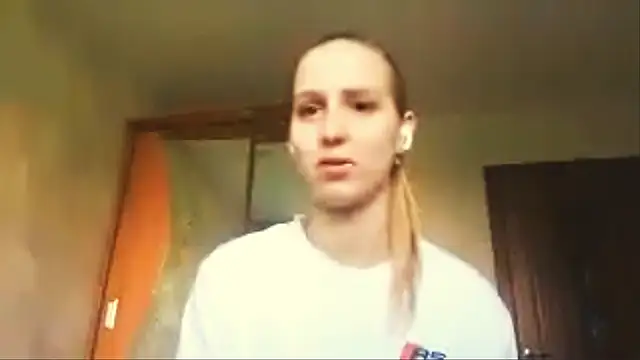 Snapshot of LeighaGreenley chatting on June 2026 07:11:01 AM LeighaGreenley online show from June 2026 07:11:01 AM