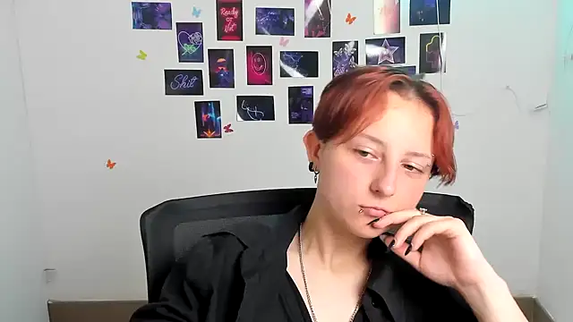 Dilara Kiss  online show from June 2026 11:04:01 AM