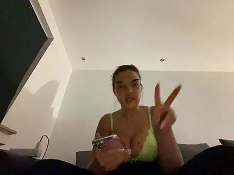 Snapshot of elina_amara_ chatting on June 2026 09:28:02 PM elina amara online show from June 2026 09:28:02 PM