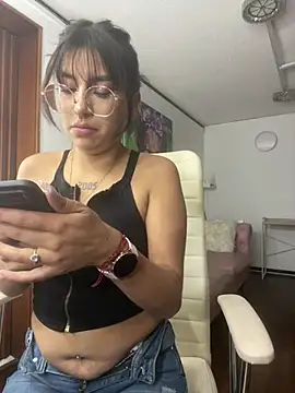 Snapshot of GabyLopez_Pink chatting on June 2026 03:11:02 AM GabyLopez Pink online show from June 2026 03:11:02 AM