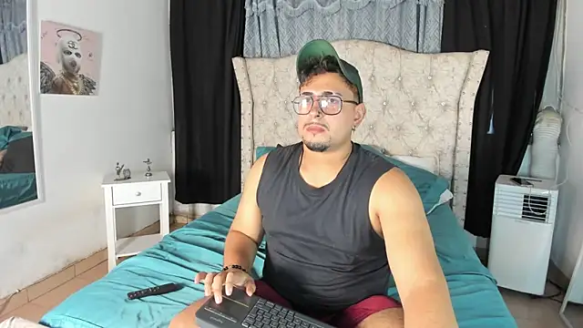 Snapshot of _urbantemptation chatting on June 2026 08:57:01 PM urbantemptation online show from June 2026 08:57:01 PM