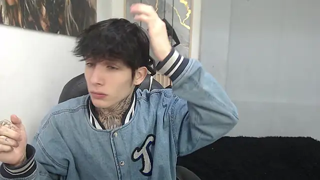 Snapshot of Cry_thereal chatting on June 2026 01:46:01 PM Cry thereal online show from June 2026 01:46:01 PM