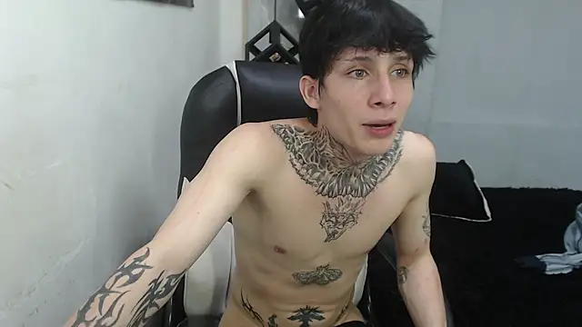 Snapshot of Cry_thereal chatting on June 2026 01:51:02 AM Cry thereal online show from June 2026 01:51:02 AM