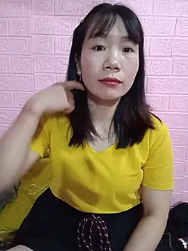 Snapshot of Em_xinh05 chatting on June 2026 12:42:02 PM Em xinh05 online show from June 2026 12:42:02 PM