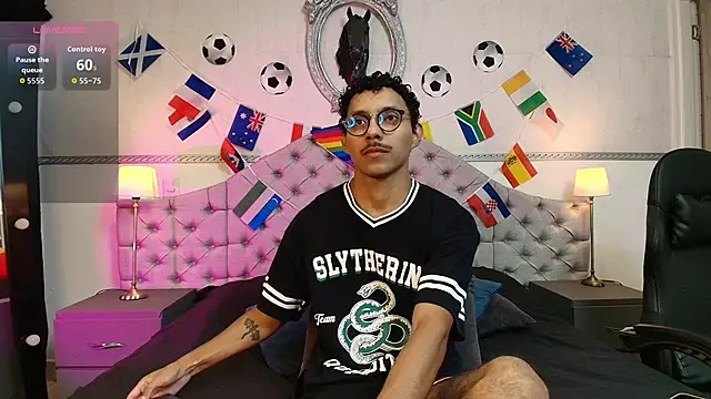Snapshot of Twunk_miguel chatting on June 2026 07:37:01 PM Twunk miguel online show from June 2026 07:37:01 PM