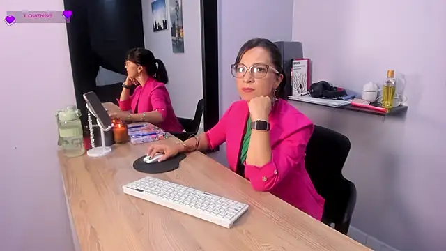 Snapshot of Greta_Borbon_ chatting on July 2026 11:24:01 AM Greta Borbon online show from July 2026 11:24:01 AM