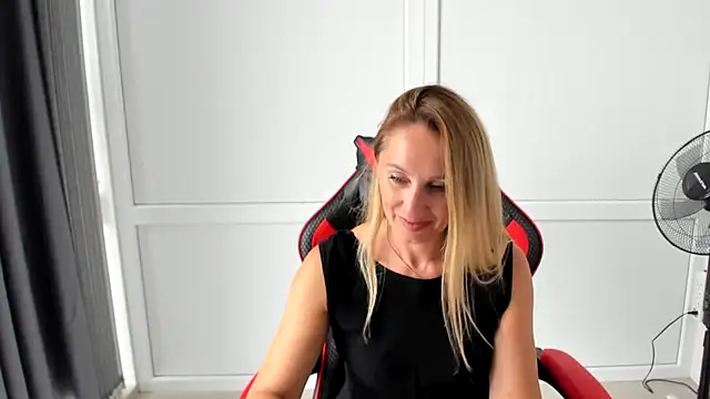 Snapshot of LilyDreamm chatting on July 2026 12:53:01 PM LilyDreamm online show from July 2026 12:53:01 PM