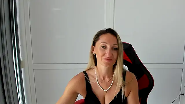 Snapshot of LilyDreamm chatting on July 2026 06:28:01 AM LilyDreamm online show from July 2026 06:28:01 AM