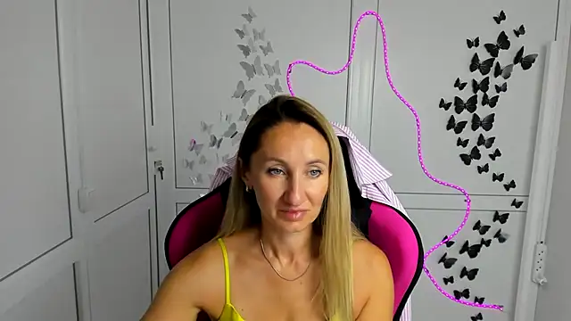 Snapshot of LilyDreamm chatting on July 2026 06:33:02 AM LilyDreamm online show from July 2026 06:33:02 AM