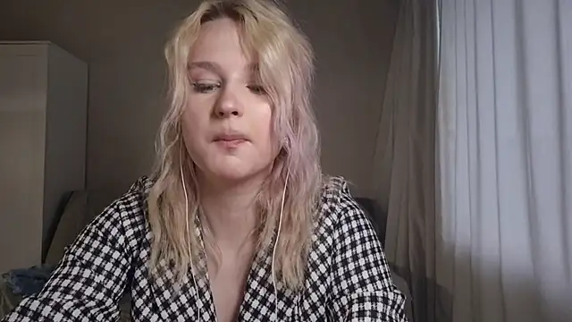 BloomMoon online show from June 2026 12:17:01 PM