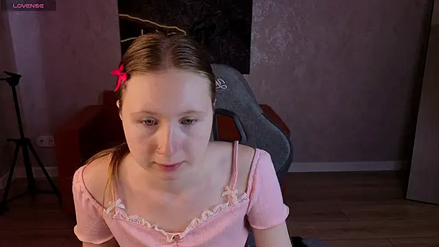 Snapshot of LiliTiny chatting on June 2026 01:21:01 AM LiliTiny online show from June 2026 01:21:01 AM