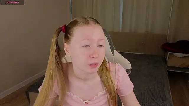 Snapshot of LiliTiny chatting on July 2026 01:30:02 AM LiliTiny online show from July 2026 01:30:02 AM