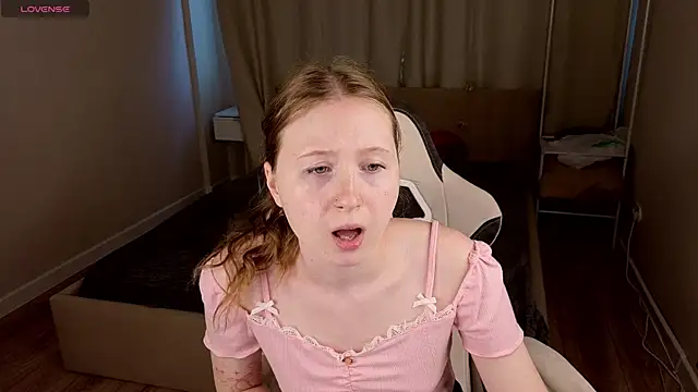 Snapshot of LiliTiny chatting on July 2026 01:44:02 AM LiliTiny online show from July 2026 01:44:02 AM