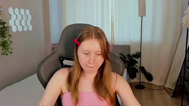 Snapshot of LiliTiny chatting on August 2026 10:14:02 AM LiliTiny online show from August 2026 10:14:02 AM