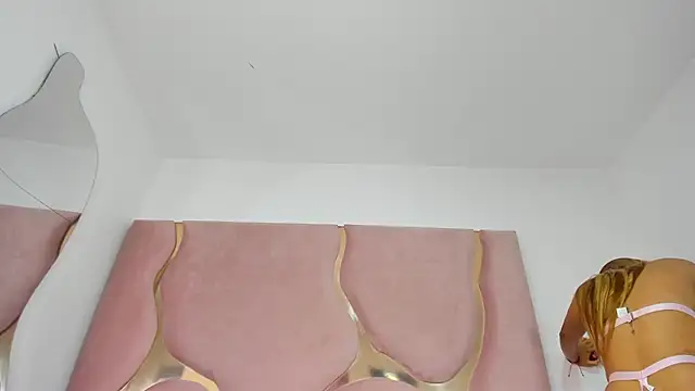 Lia petiteht online show from July 2026 12:47:01 PM