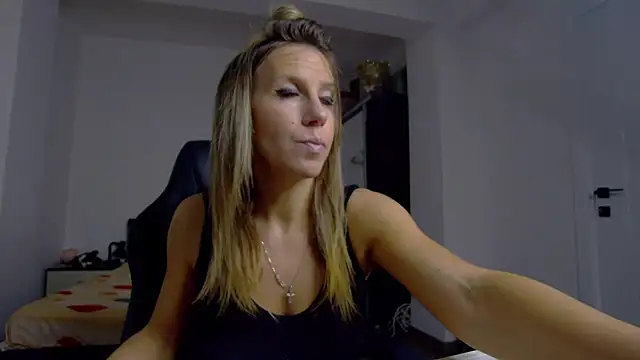 Snapshot of DedeSibel chatting on May 2026 04:48:02 PM DedeSibel online show from May 2026 04:48:02 PM