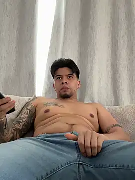 Snapshot of Sualazar chatting on April 2026 08:02:01 PM Sualazar online show from April 2026 08:02:01 PM