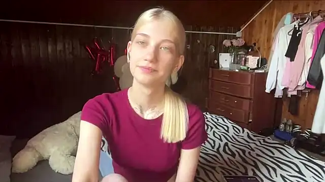 Snapshot of GlyndaMccannon chatting on August 2026 08:27:02 AM GlyndaMccannon online show from August 2026 08:27:02 AM
