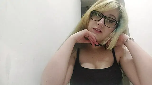 Snapshot of FeliniKatechini chatting on June 2026 09:13:01 PM FeliniKatechini online show from June 2026 09:13:01 PM