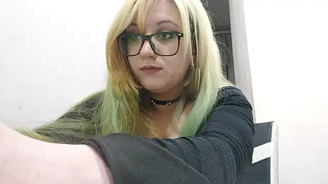 Snapshot of FeliniKatechini chatting on June 2026 09:16:01 PM FeliniKatechini online show from June 2026 09:16:01 PM