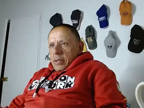 Snapshot of AlekNoir chatting on June 2026 01:39:01 AM AlekNoir online show from June 2026 01:39:01 AM