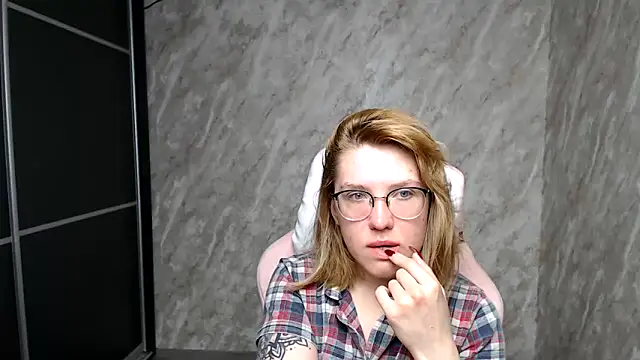 Reginasmilee online show from March 2025 02:39:02 AM