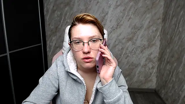 Reginasmilee online show from March 2025 04:43:02 AM